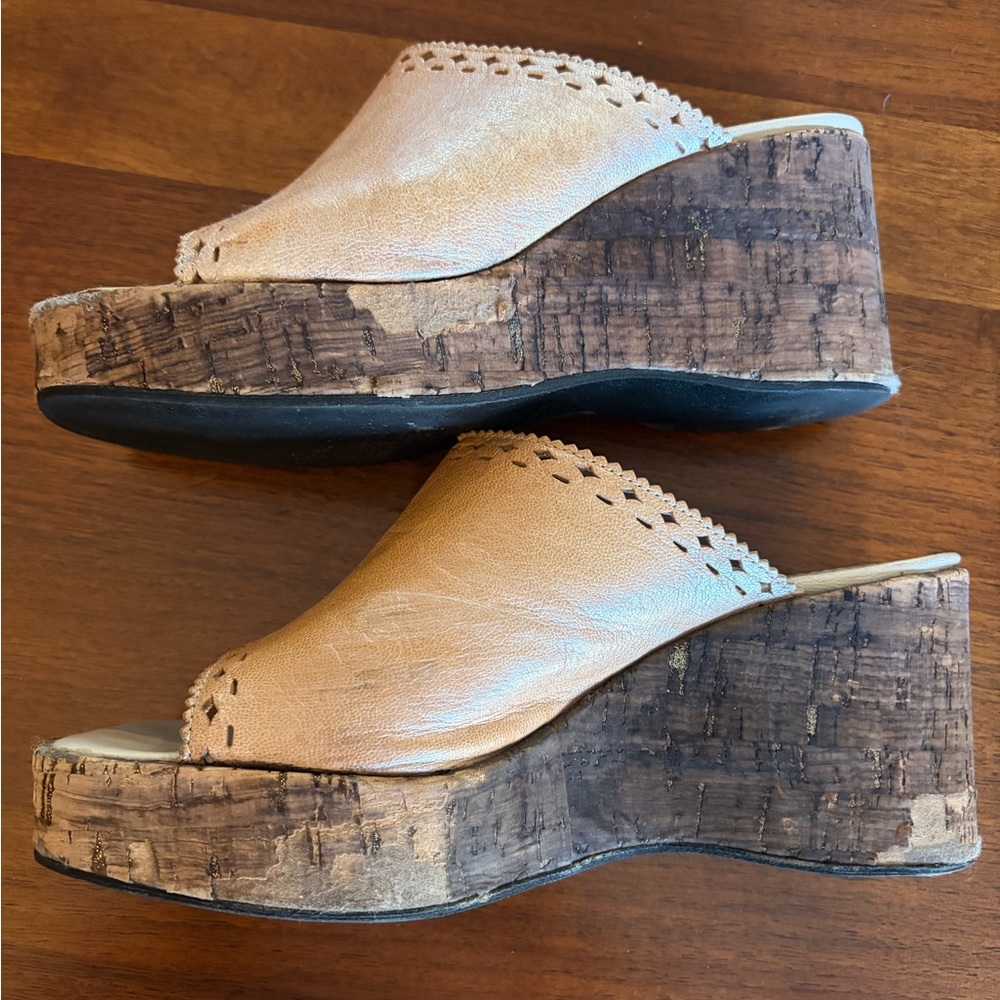Elegant Tan Leather Mules for Women - Picture 3 of 5